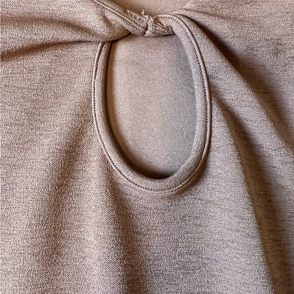 Who What Wear Fox Keyhole midi dress in Cocoa - Picture 4 of 5